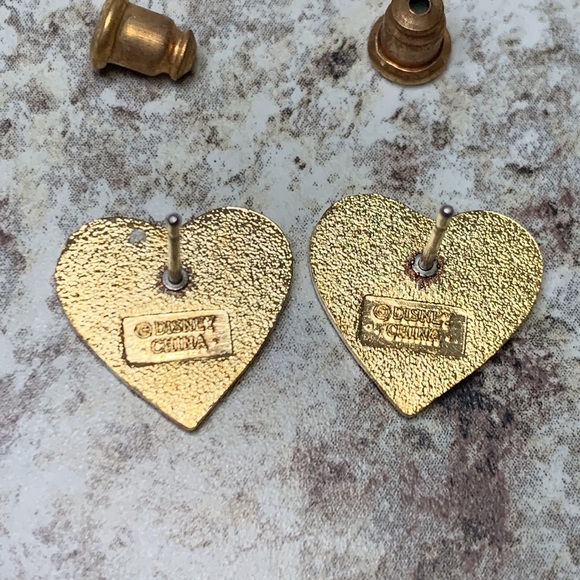 Walt Disney Worlds Winnie The Pooh Enamel Stud Earrings NEW On Card - Picture 4 of 5